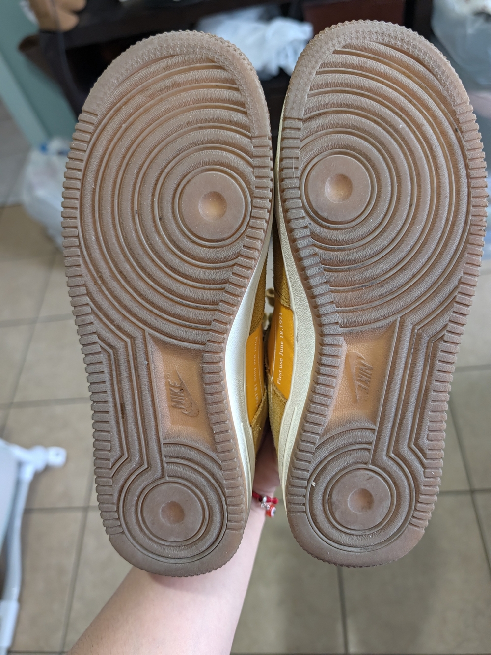 Nike Kids Low-Top Sneakers in Mustard Yellow and White - Picture 4 of 4